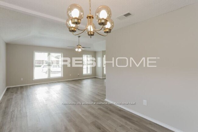 Foto del edificio - "Welcome Home! Get 1/2 month FREE RENT whe...