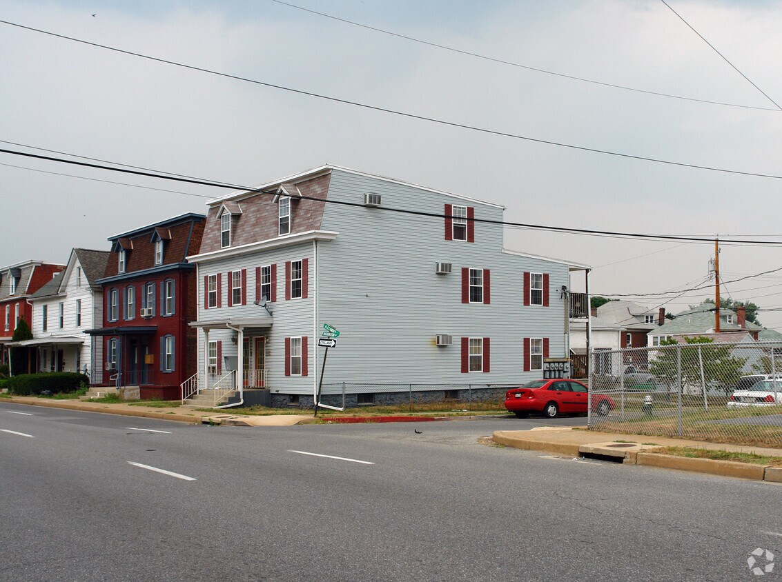Building Photo - 802 W Washington St