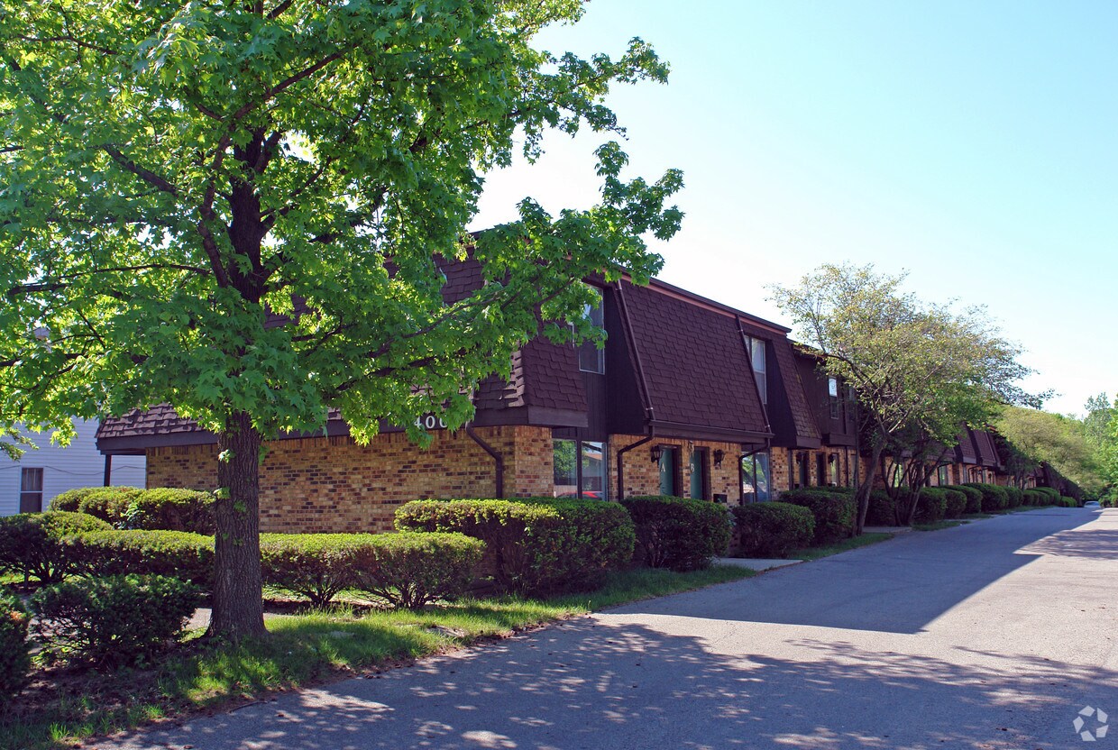 Foto principal - Stoneybrook Townhouse Apartments