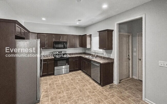 Foto del edificio - 3 Bed/2 Bath Home with Garage / Pet-Friendly / Available Now!