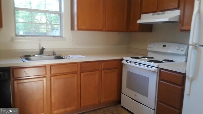 Building Photo - 4223 Drake Ct