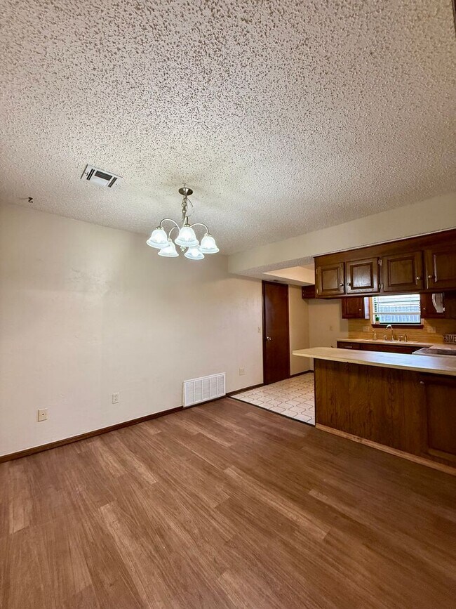Foto del edificio - 1368 Cedarbrook Ln
