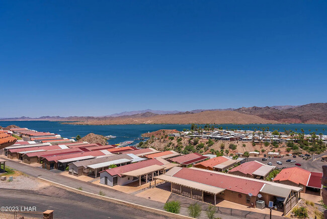 Building Photo - Beautiful clean and View to die for Town h...