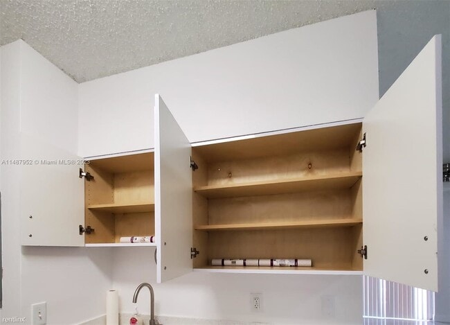 Building Photo - 3 br, 2 bath House - 11280 NW 39th St # B