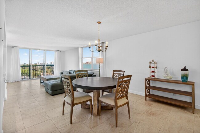 Foto del edificio - 100 Oakmont Ln