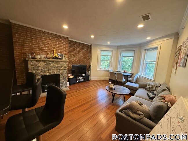Building Photo - 1616 Beacon St