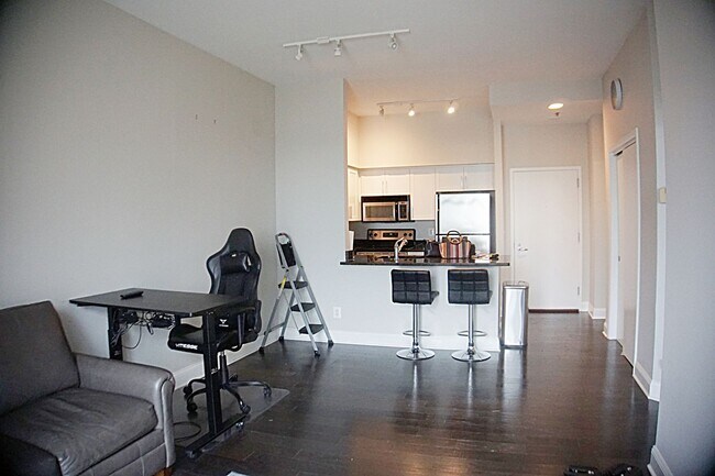 Building Photo - A Modern Living of Top-Level Unit in the C...