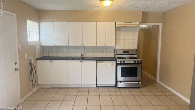 Photo - 213 Hosack St House