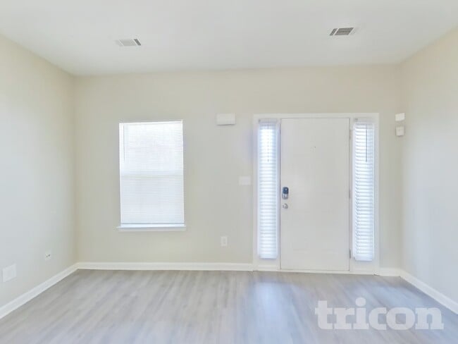 Building Photo - 213 Forrest Dr