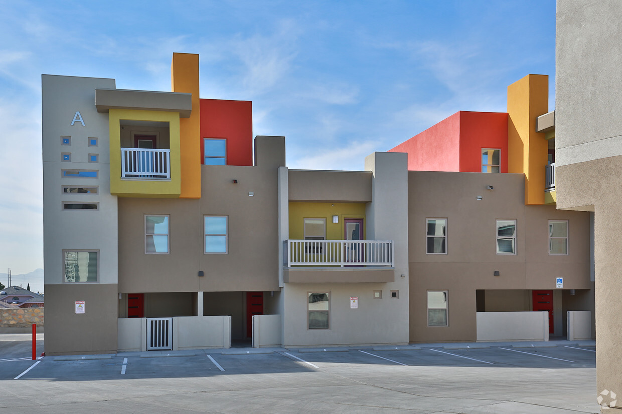 Foto principal - Moderno Village Apartments and Town Homes