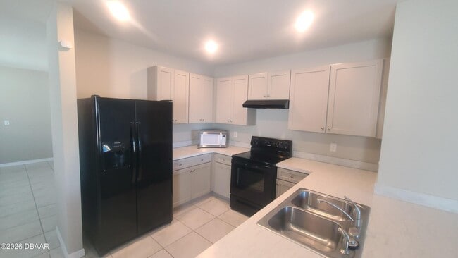 Building Photo - 542 Armoyan Wy