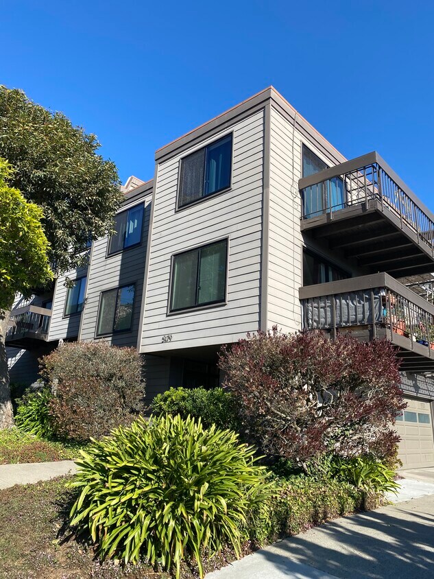 Wonderful Sunny Location - 5179 Diamond Heights Blvd