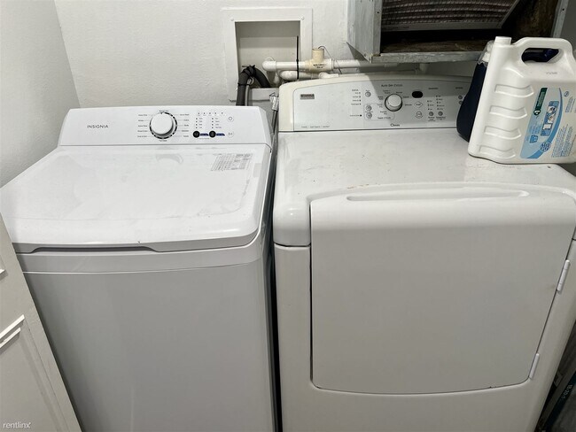Foto del edificio - 1 br, 1 bath Condo - 4411 Shady Terrace La...