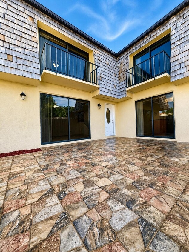 Foto del edificio - 119 Lake Arbor Dr