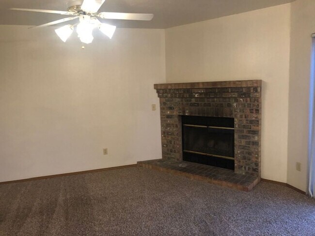 Foto del edificio - 318-320 N Sherman Ave