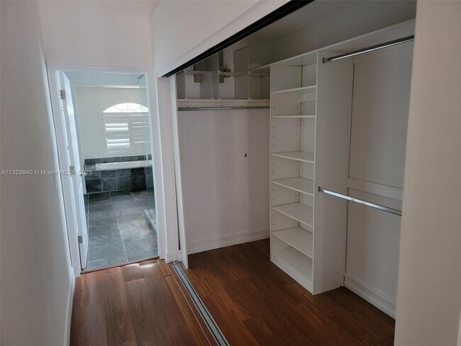 Foto del edificio - 4520 NW 93rd Doral Cir E