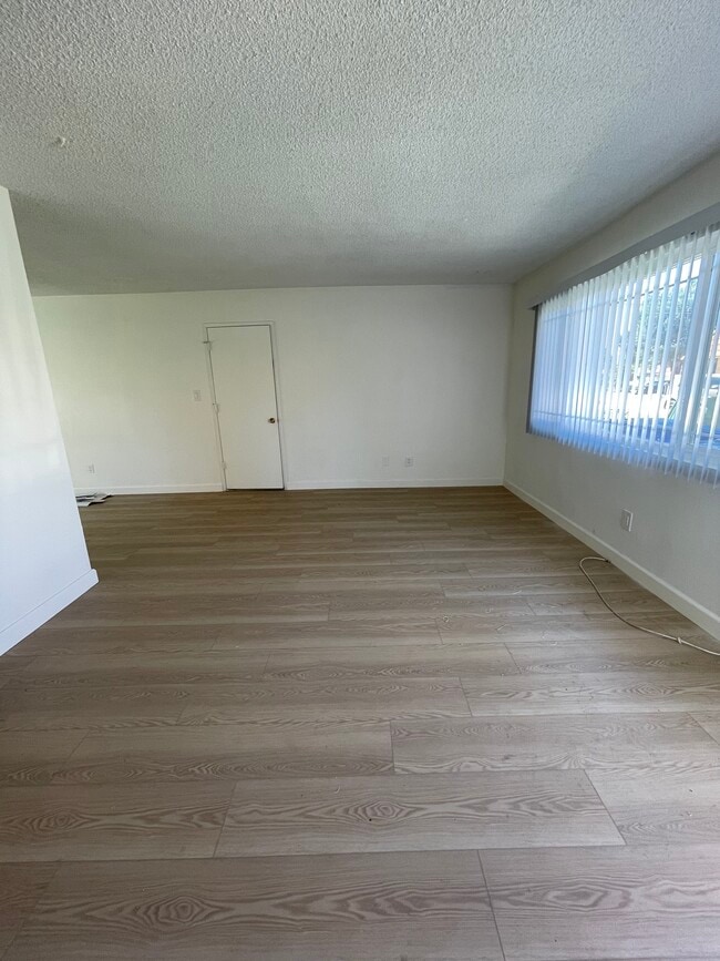 Living Space - 1582 E Davidson St