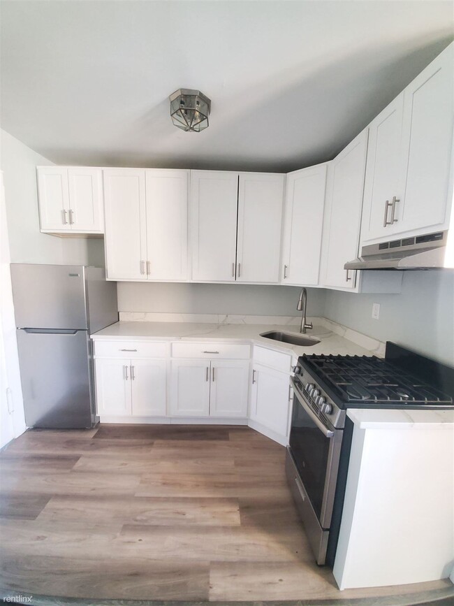 Building Photo - Studio, 1 bath  - 2209 Main St # B15 B15