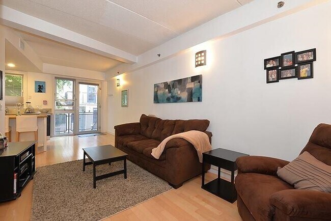 Foto del edificio - 557 2nd St