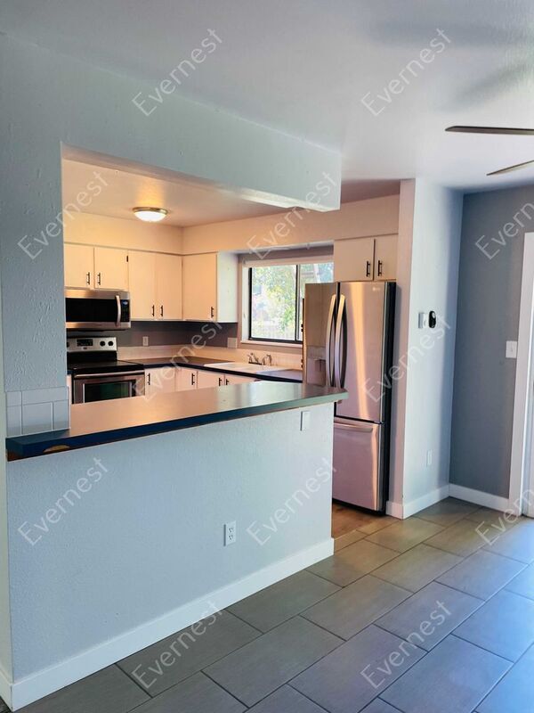 Building Photo - 1701 Ridgewood Rd
