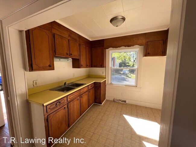 Building Photo - 2 br, 1 bath House - 635 Hillcrest Drive