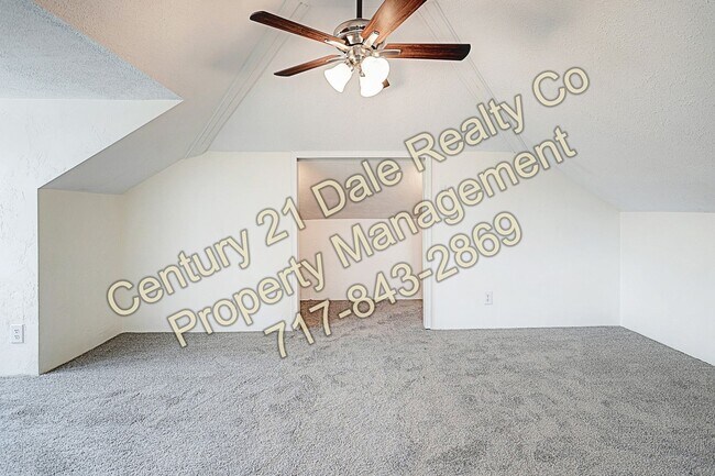 Foto del edificio - Completeley Renovated 4 Bedroom Home in No...