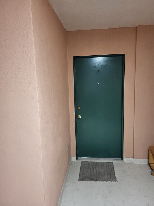 front door entrance to individual unit - 4443 Coldwater Canyon Ave