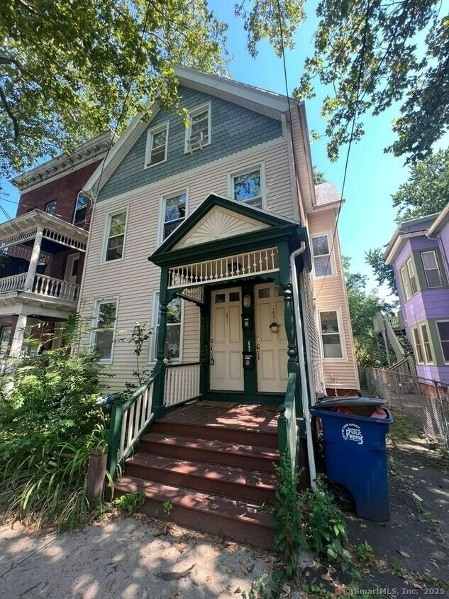 Primary Photo - 51 Lawrence St