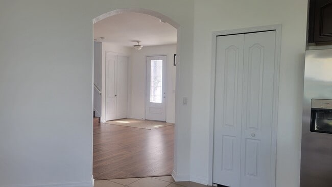 Building Photo - 563 Blue Cypress Dr