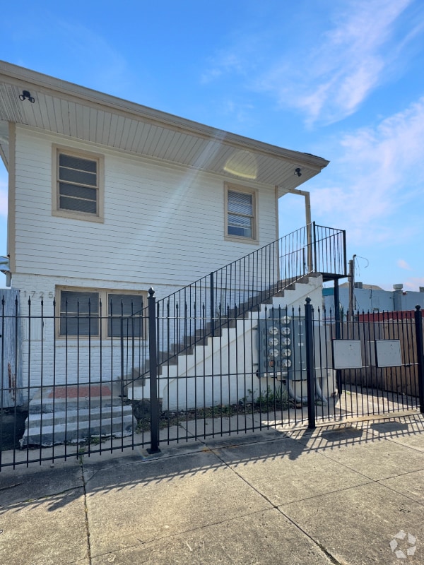 Building Photo - 1725 Dumaine St