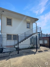 Building Photo - 1725 Dumaine St