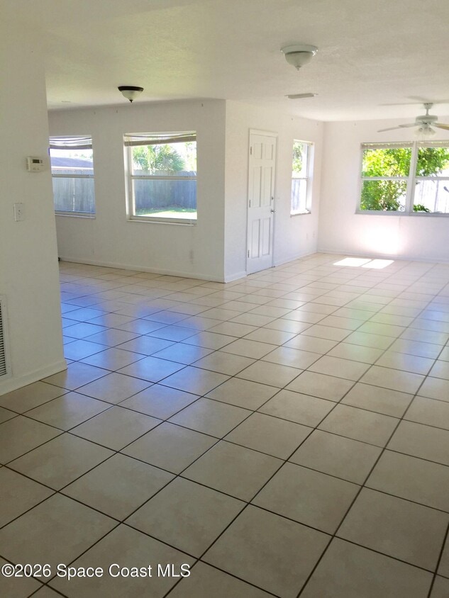 Building Photo - 955 Martinique Dr