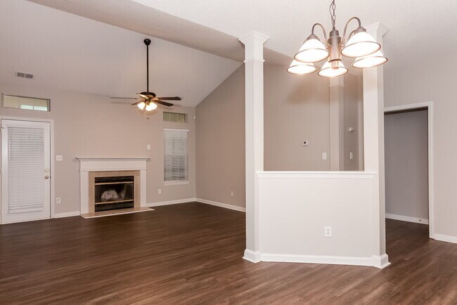 Foto del edificio - 8618 Woodhill Manor Ct