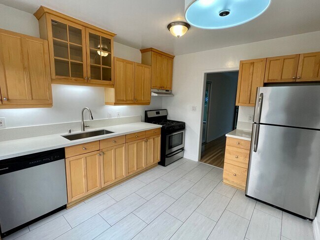 Building Photo - 1451 Armacost Ave