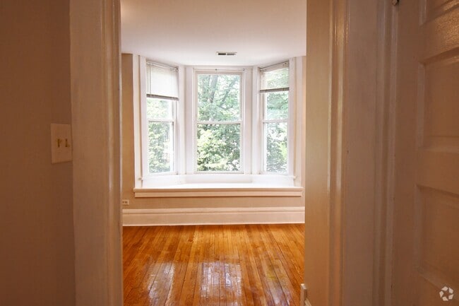 Building Photo - 1835 W Addison St