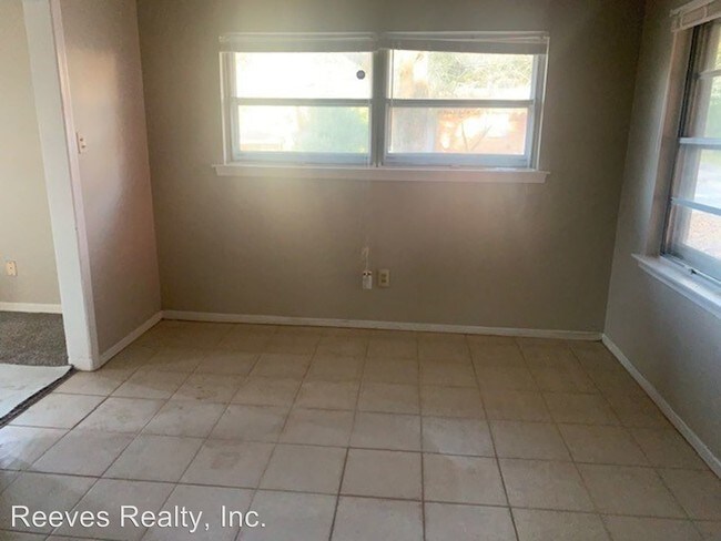 Building Photo - 3 br, 1 bath House - 1214 Oak Lane Circle W