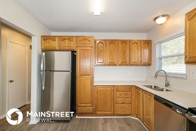 Foto del edificio - 1739 Hilltop Ln