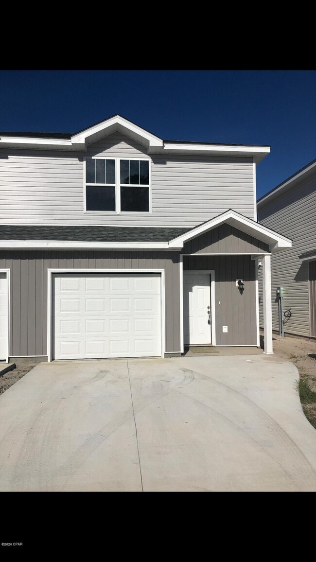Building Photo - 9003 Banyan Beach Dr