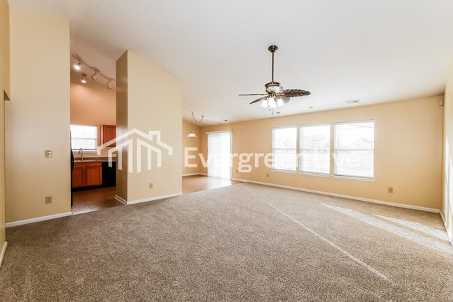 Foto del edificio - 3060 Hidden Pine Dr