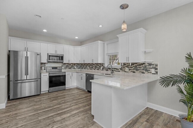 Foto del edificio - Beautiful 4br 2.5ba with huge basement and garage in Edgemere