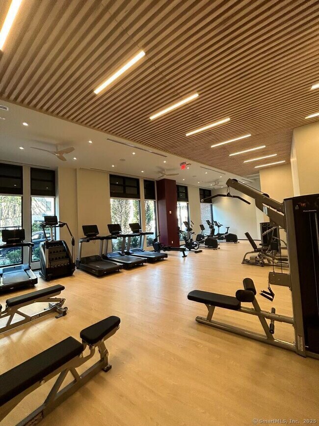 Building Photo - 711 Summer St