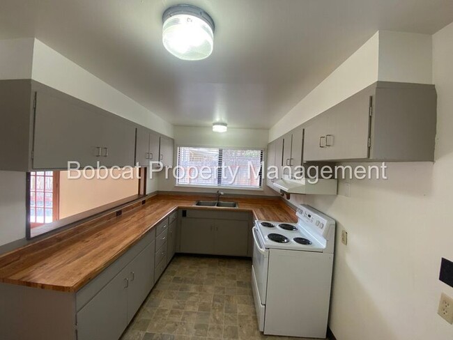 Building Photo - 750 Crain St