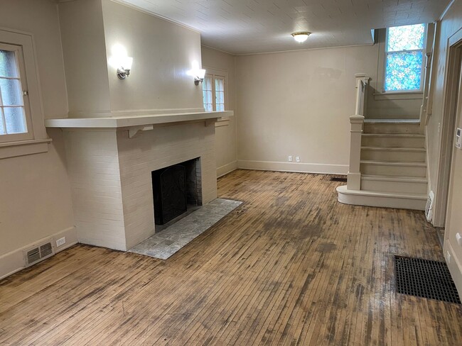 Building Photo - 3 bedroom 1 bathroom in Wausau