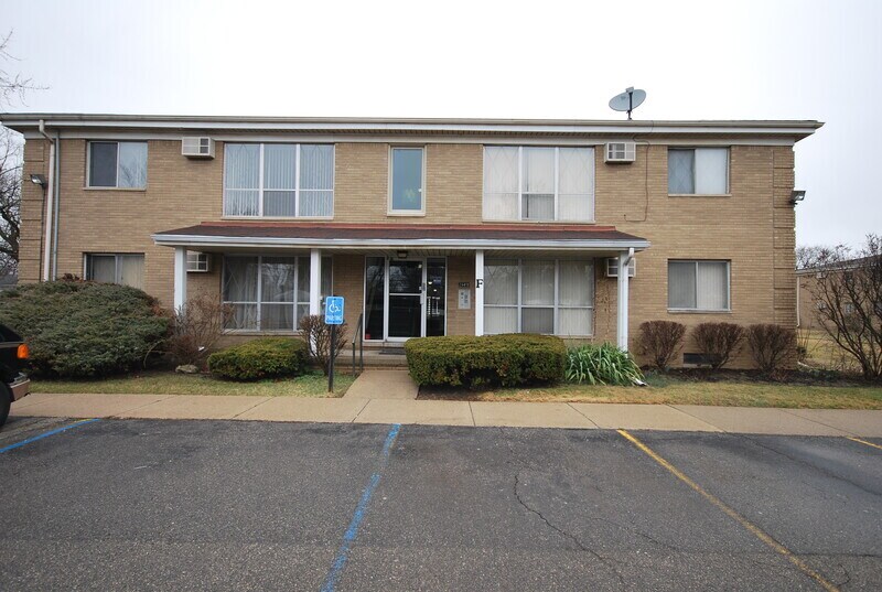 Primary Photo - 26419 W Seven Mile Rd