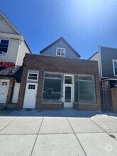 Building Photo - 5017 N Western Ave