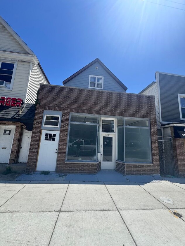 Primary Photo - 5017 N Western Ave