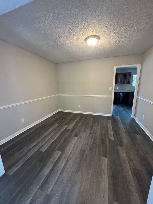 Building Photo - Gorgeous 3 bedroom home recently upgraded