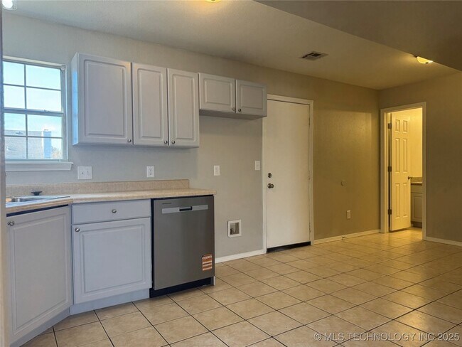 Foto del edificio - 14246 S Hickory St