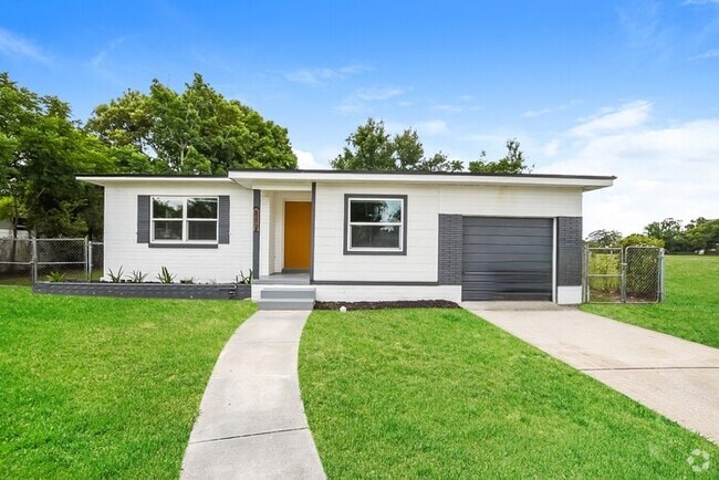 Building Photo - 117 Primrose Ct