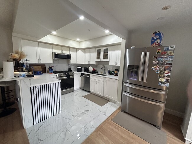 Building Photo - 9 Rosewood Dr